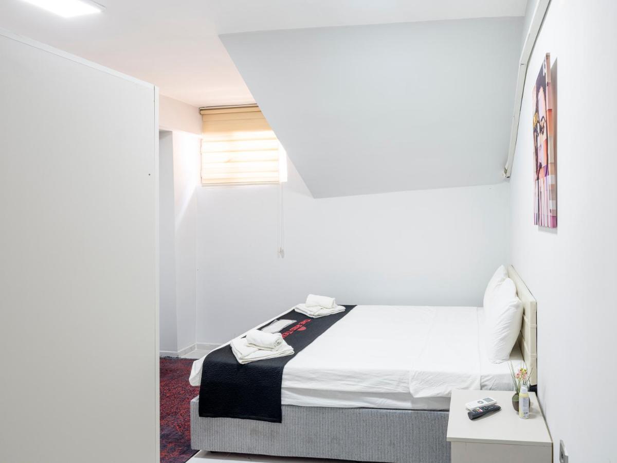 The Red Tent Suite 23 — Photos 1
